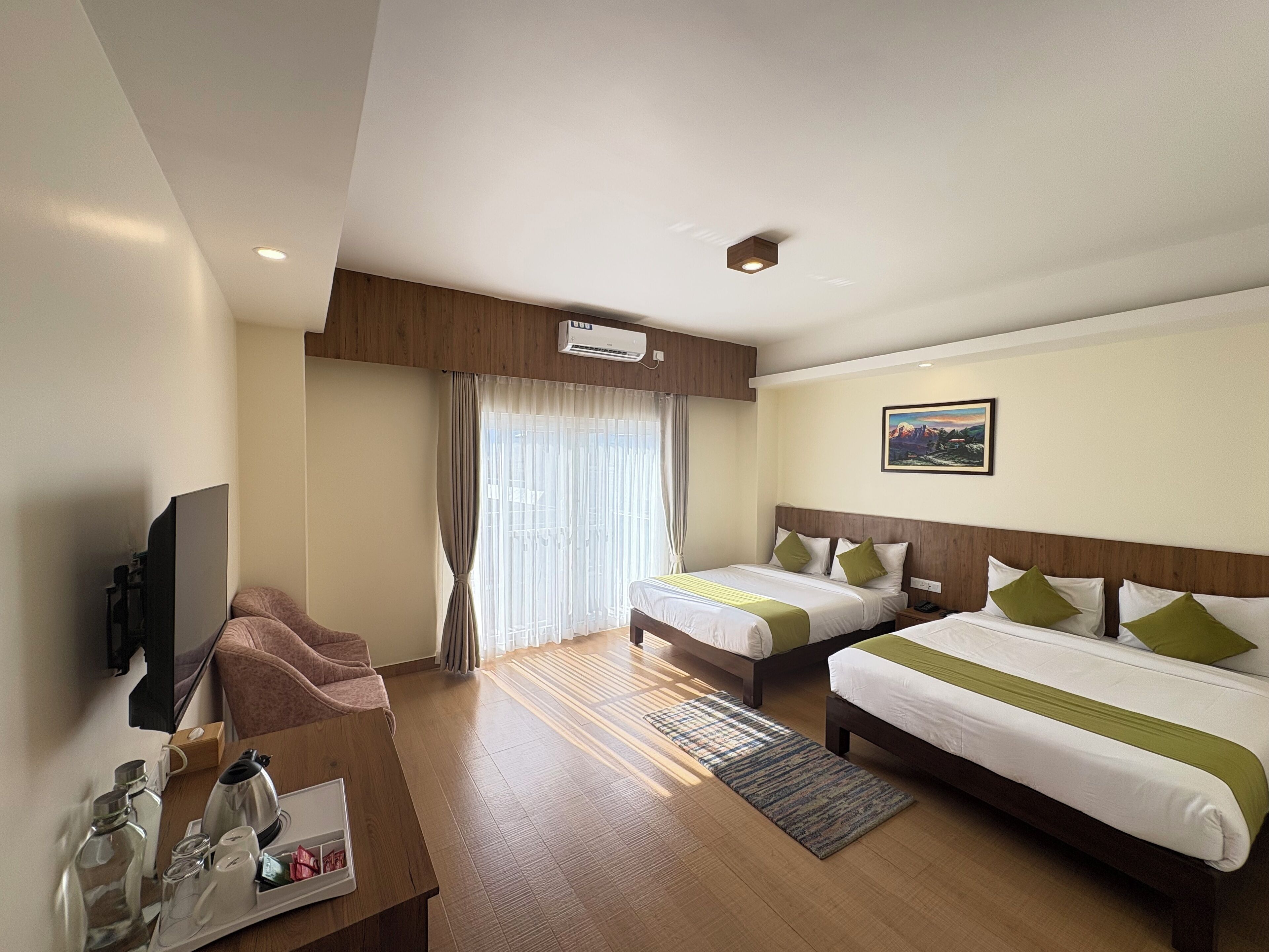 Escritorio, sistema de insonorización, wifi gratis y ropa de cama 