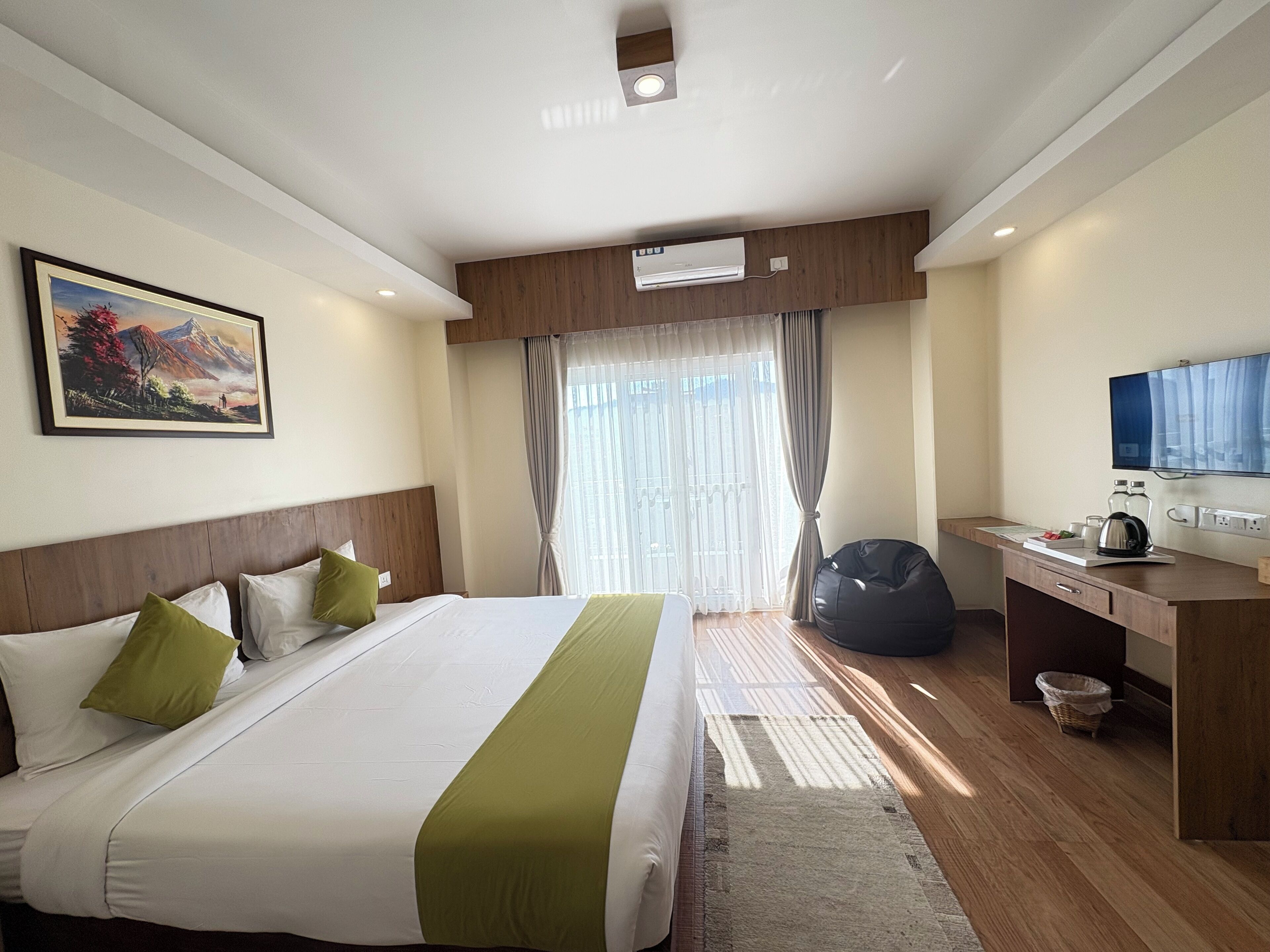 Quarto casal luxo | Escrivaninha, quartos à prova de som, Wi-Fi de cortesia, roupa de cama