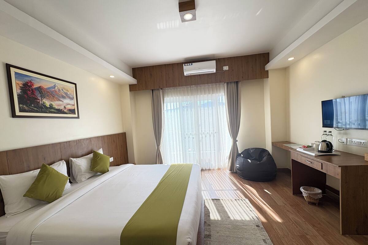 Habitación doble Deluxe | Escritorio, insonorización, wifi gratis y ropa de cama