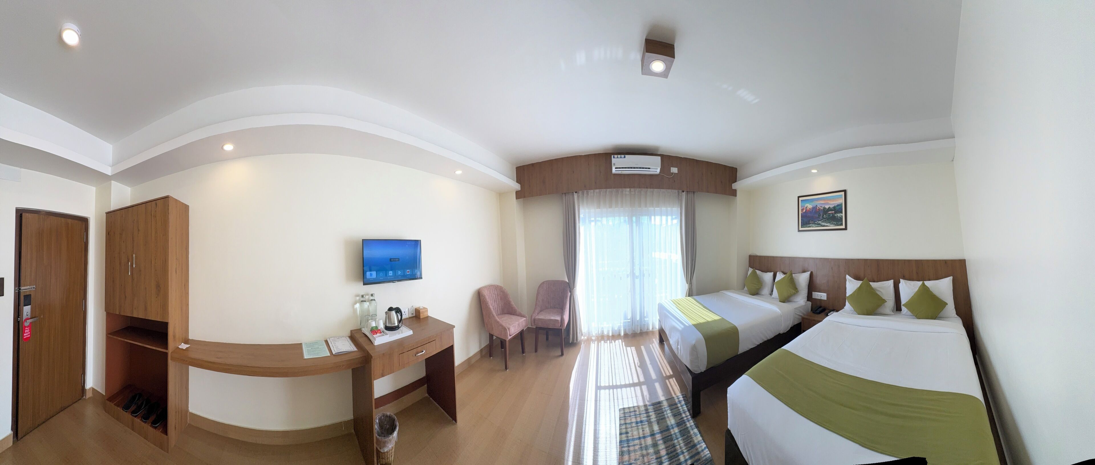 Quarto triplo luxo, para não fumantes | Escrivaninha, quartos à prova de som, Wi-Fi de cortesia, roupa de cama