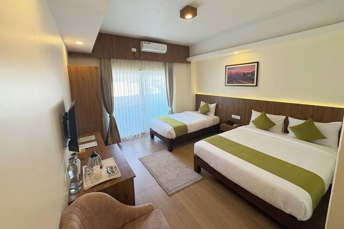 Habitación cuádruple superior | Escritorio, insonorización, wifi gratis y ropa de cama