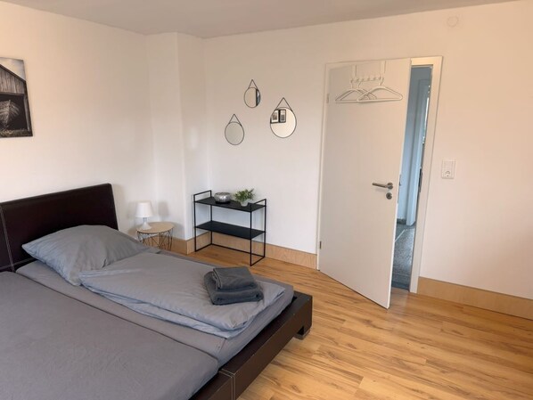 4 bedrooms, iron/ironing board, travel crib, free WiFi