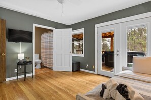 3 bedrooms, iron/ironing board, travel cot, WiFi - Hot tub, Wheelchair accessible, (Piedmont)