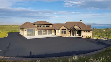 House | 10 bedrooms