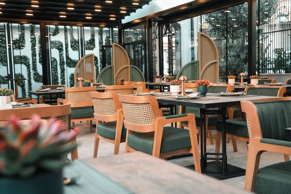 Breakfast, lunch and dinner served - Triss Hotel (Tirana)