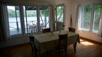 House, 4 Bedrooms, Balcony, River View | Dining