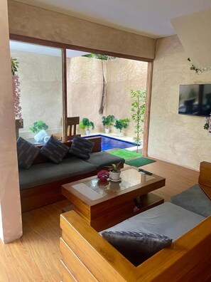 House, 3 Bedrooms, Smoking, Private Pool | Living room