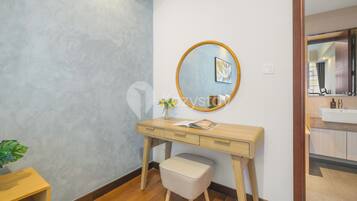 2 bedrooms, iron/ironing board, free WiFi