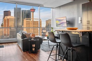 TV, offices - King Bed | Calgary Tower Views |Walk to Saddledome (Calgary)