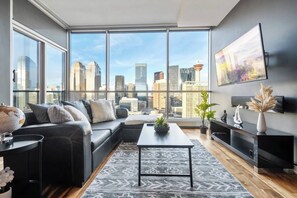 TV, offices - King Bed | Calgary Tower Views |Walk to Saddledome (Calgary)