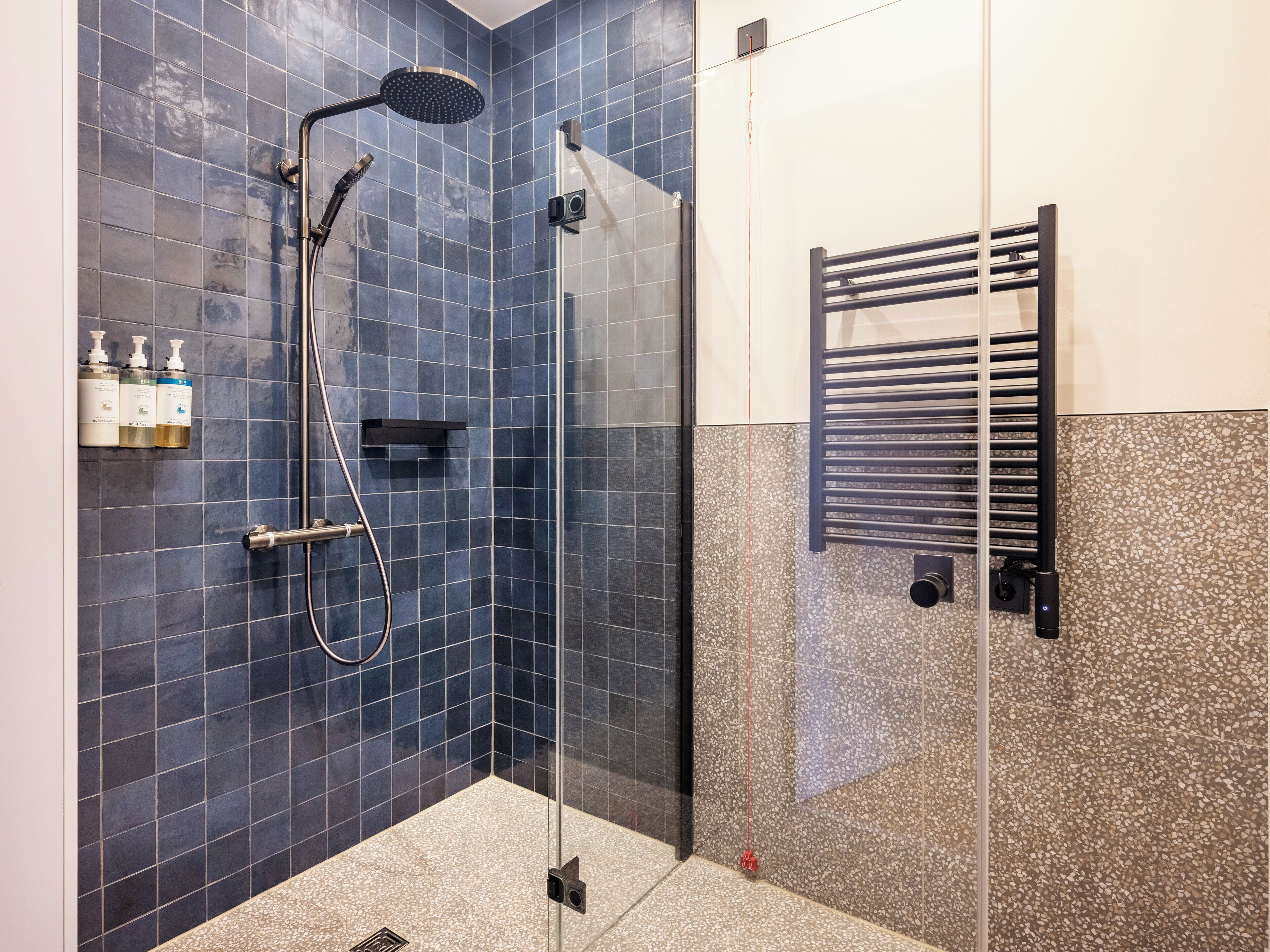 Grand-Studio | Badezimmer | Dusche, kostenlose Toilettenartikel, Haartrockner, Handtücher