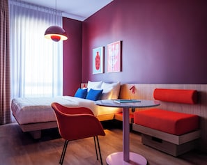Medium Room | In-room dining