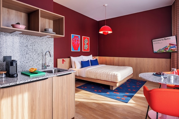 Premium bedding, in-room safe, laptop workspace, free WiFi