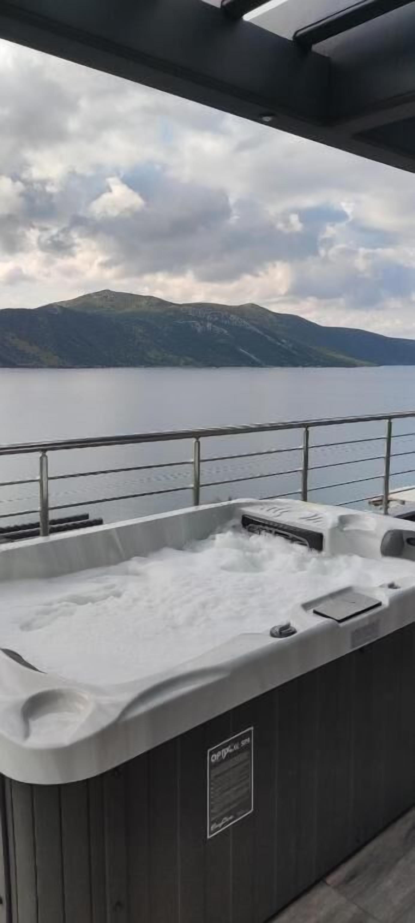 Standard Villa, Jetted Tub, Sea View | Private spa tub