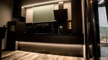 Superior Villa, Jetted Tub, Partial Sea View | Dapur peribadi | Peti sejuk, ketuhar gelombang mikro, ketuhar, dapur