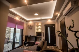 Deluxe Villa, Sea View | 2 bedrooms, desk, laptop workspace, soundproofing