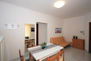 Dining - Charming apartment in the city core (Lignano Sabbiadoro)
