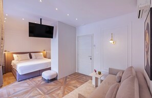 Studiosuite – junior, hageutsikt | Sengetøy av topp kvalitet, memory foam-senger og safe på rommet