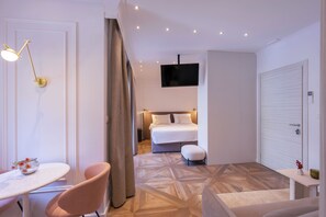 Junior-Studiosuite, Gartenblick | Hochwertige Bettwaren, Betten mit Memory-Foam-Matratzen, Zimmersafe