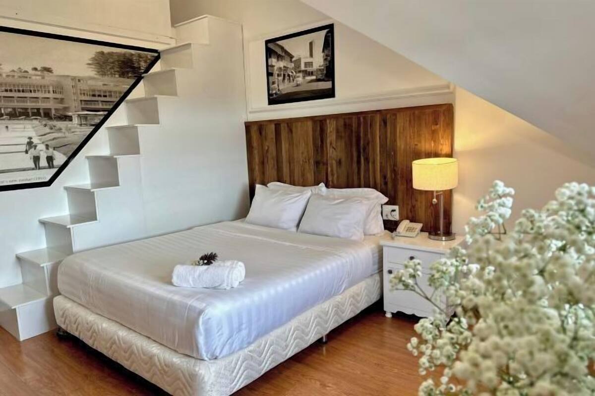 Yksilöllisesti sisustettu, yksilöllisesti kalustettu, työpöytä