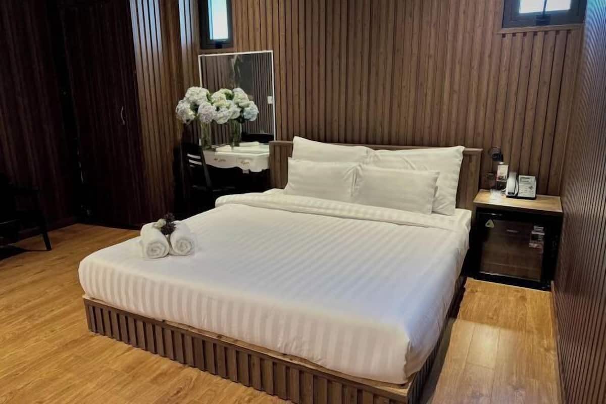 Yksilöllisesti sisustettu, yksilöllisesti kalustettu, työpöytä