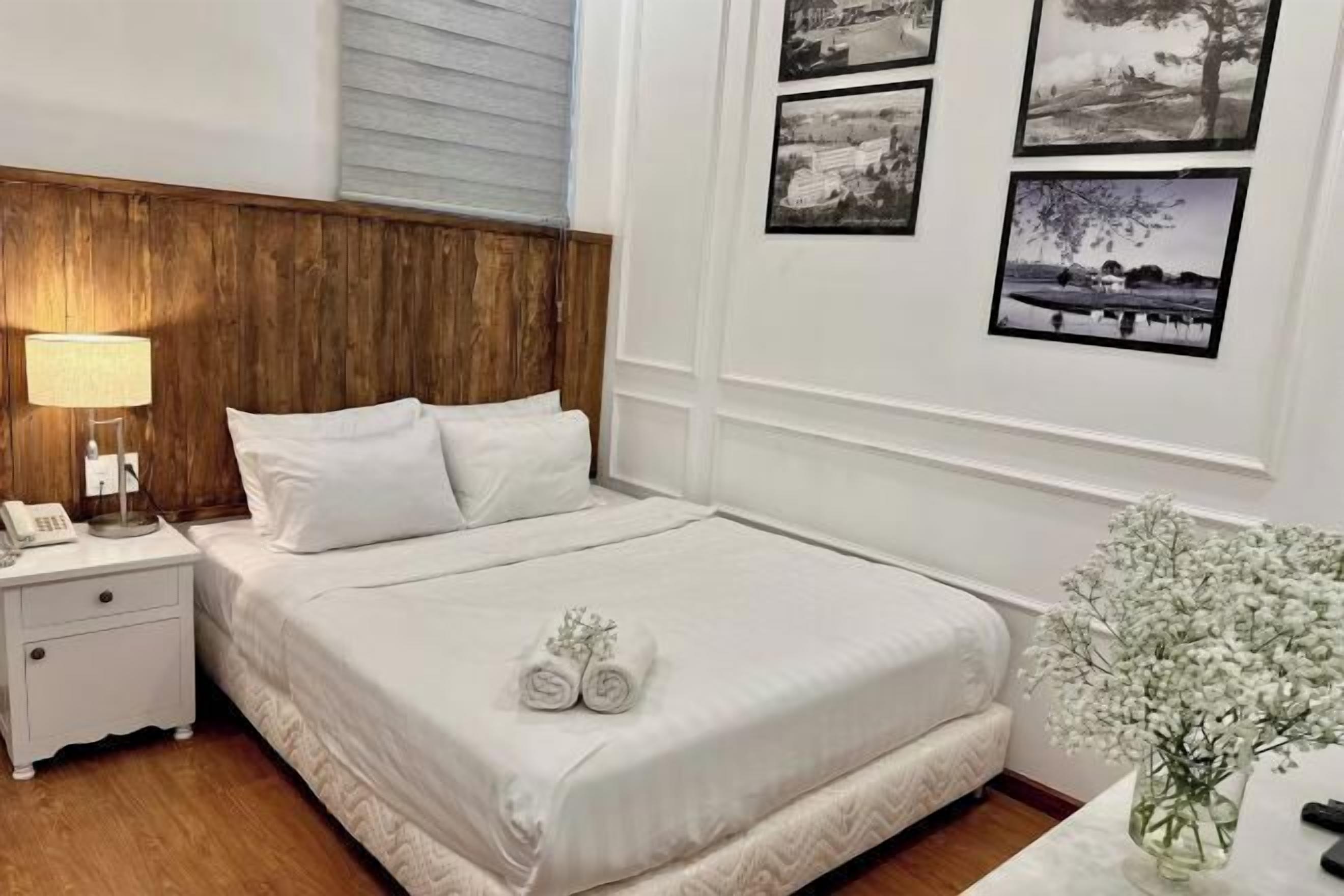 Yksilöllisesti sisustettu, yksilöllisesti kalustettu, työpöytä