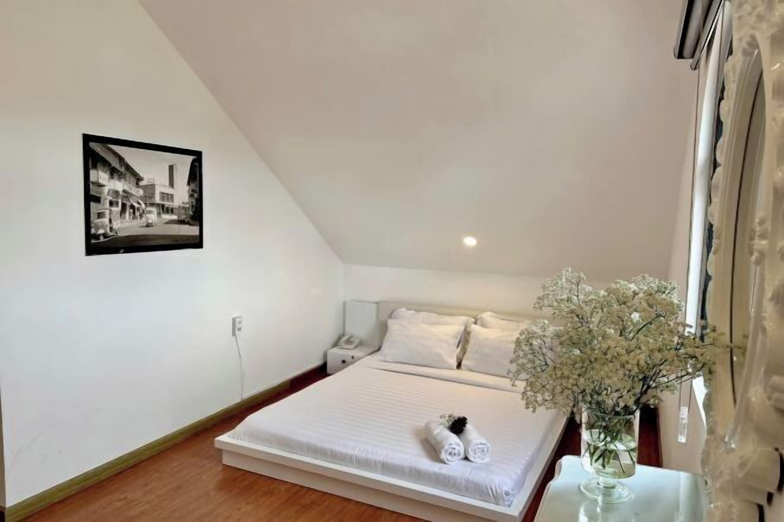 Yksilöllisesti sisustettu, yksilöllisesti kalustettu, työpöytä