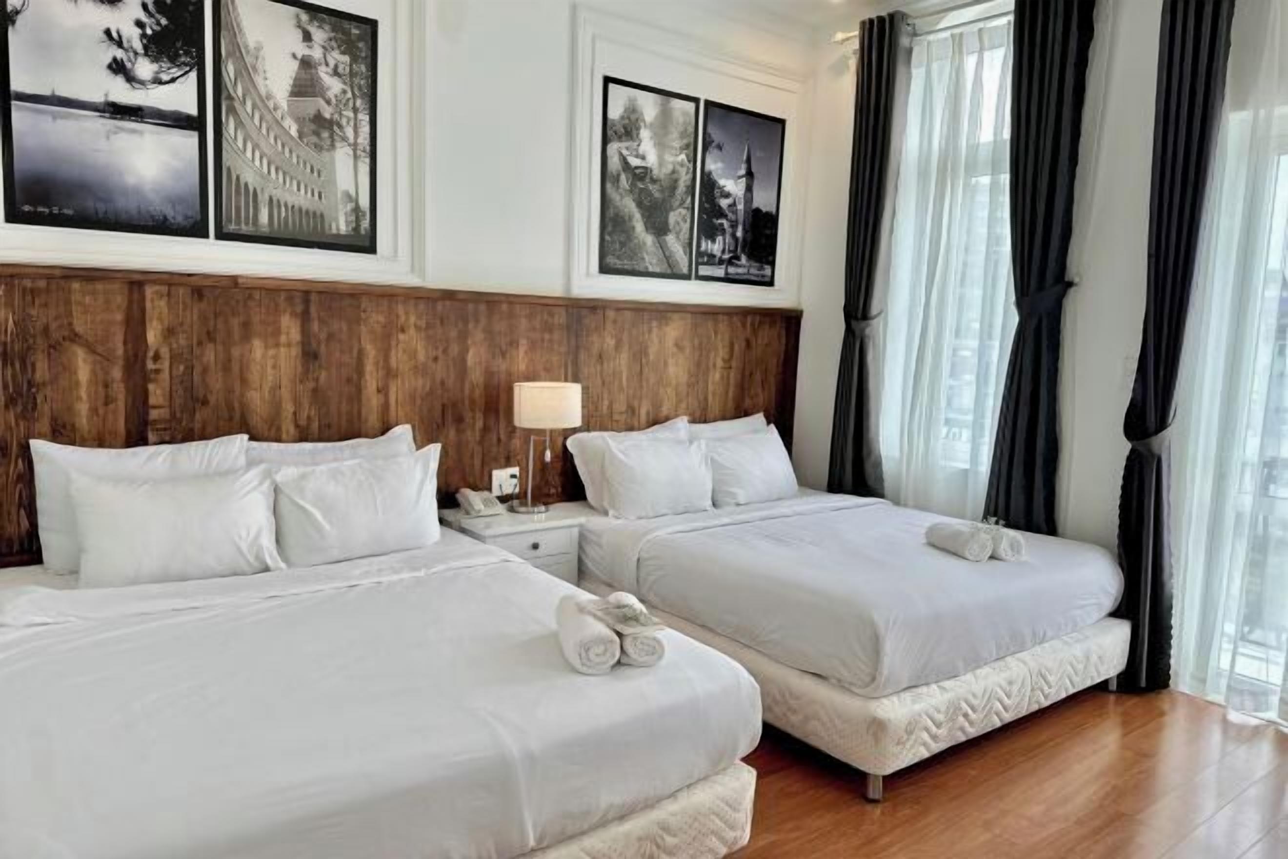 Yksilöllisesti sisustettu, yksilöllisesti kalustettu, työpöytä