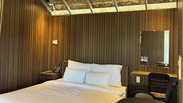 Kamar Double Premium | Didekorasi berbeda-beda dan dilengkapi dengan perabotan berbeda-beda