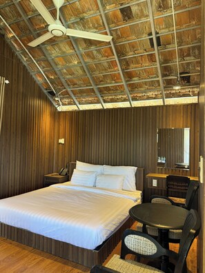 Premium Double Room | Individually decorated, individually furnished, desk, free WiFi - Moc Nha Minh (Da Lat)