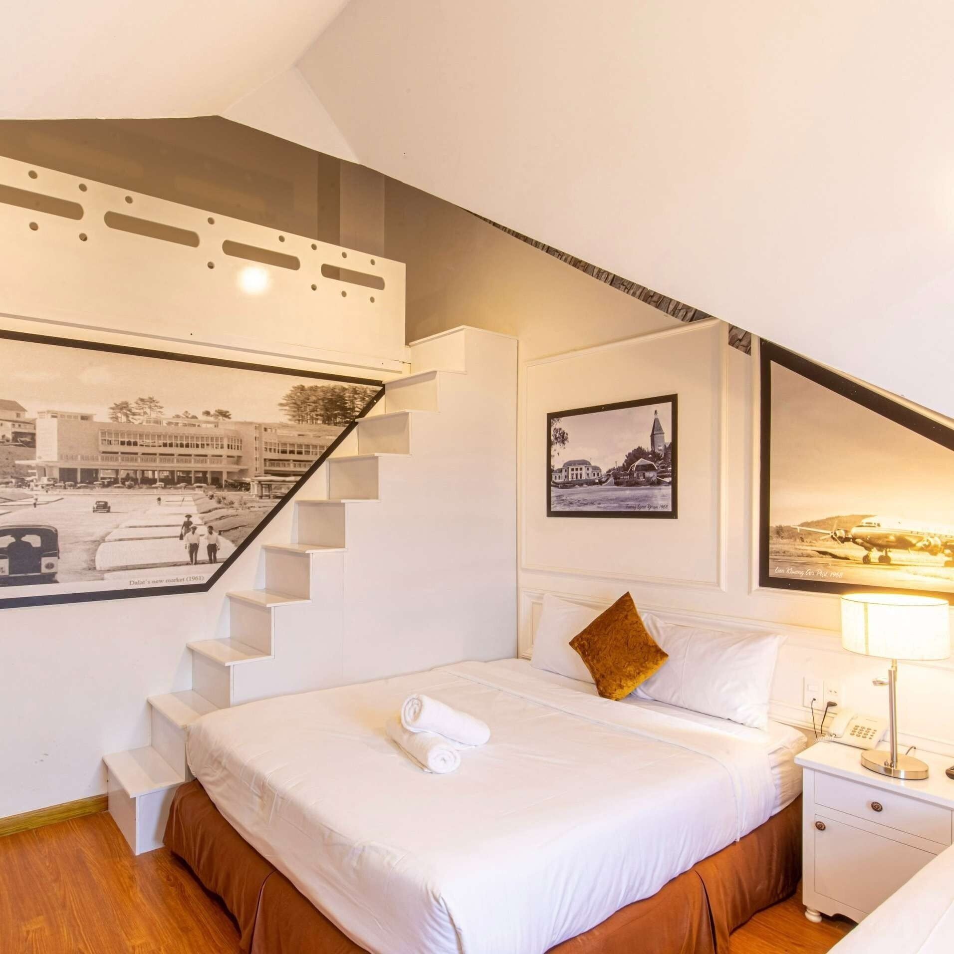 Yksilöllisesti sisustettu, yksilöllisesti kalustettu, työpöytä