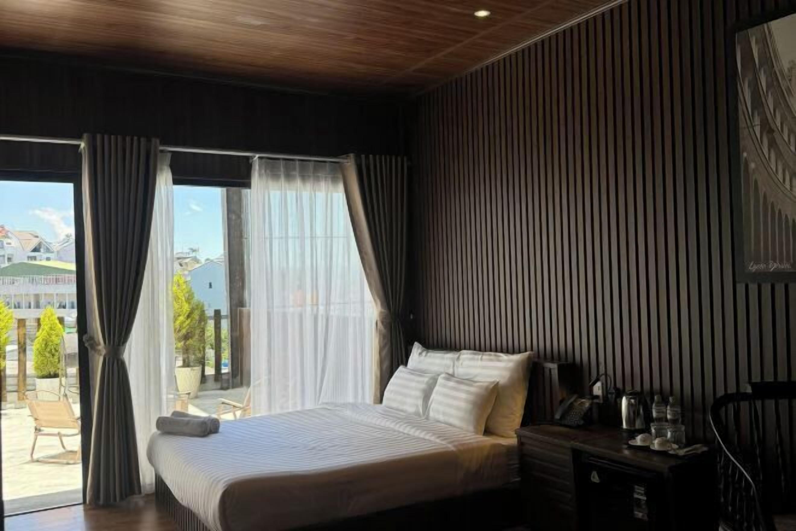 Individuelt dekorert, individuelt innredet og skrivebord