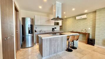 Microwave, stovetop, dishwasher, coffee/tea maker