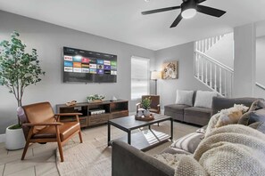 Télévision, cheminée, espaces bureaux