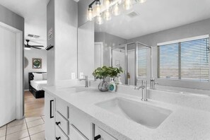 Douche, séchoir à cheveux