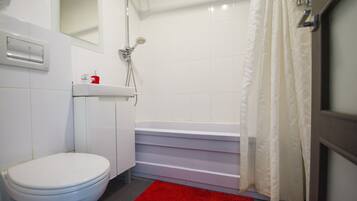 Comfort Apartment, Balcony, City View | Bathroom