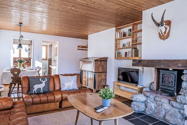 Meubles, Design Intérieur, Bois, Plafond, Salon, Pièce, Sol, Canapé, Sol, Domicile
