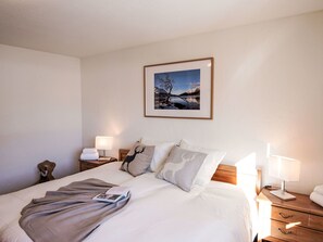 2 bedrooms, travel cot, free WiFi - Nice apartment for 4 people with WIFI, TV, balcony and panoramic view (Samedan)