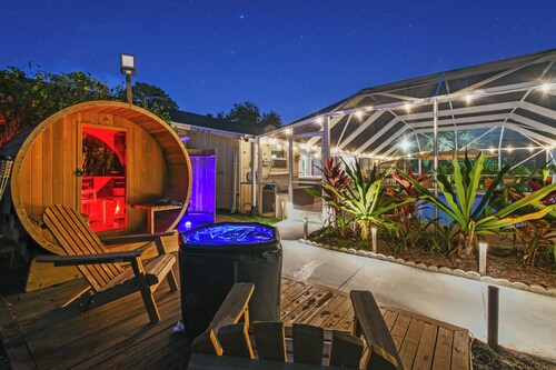 Green House - Luxury 4BR 9 Beds Retreat | Pool | Spa | Sauna | RV