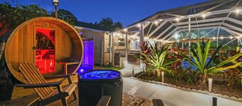 Green House - Luxury 4BR 9 Beds Retreat | Pool | Spa | Sauna | RV