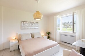 Travel cot, free WiFi, bed sheets