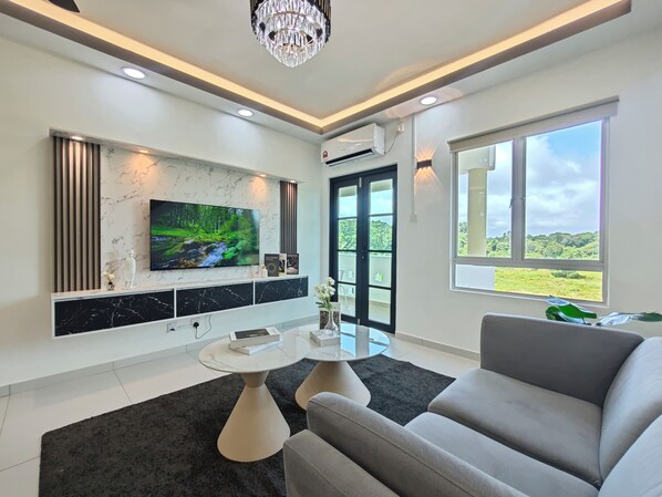 Apartment, Balcony, City View | Living area