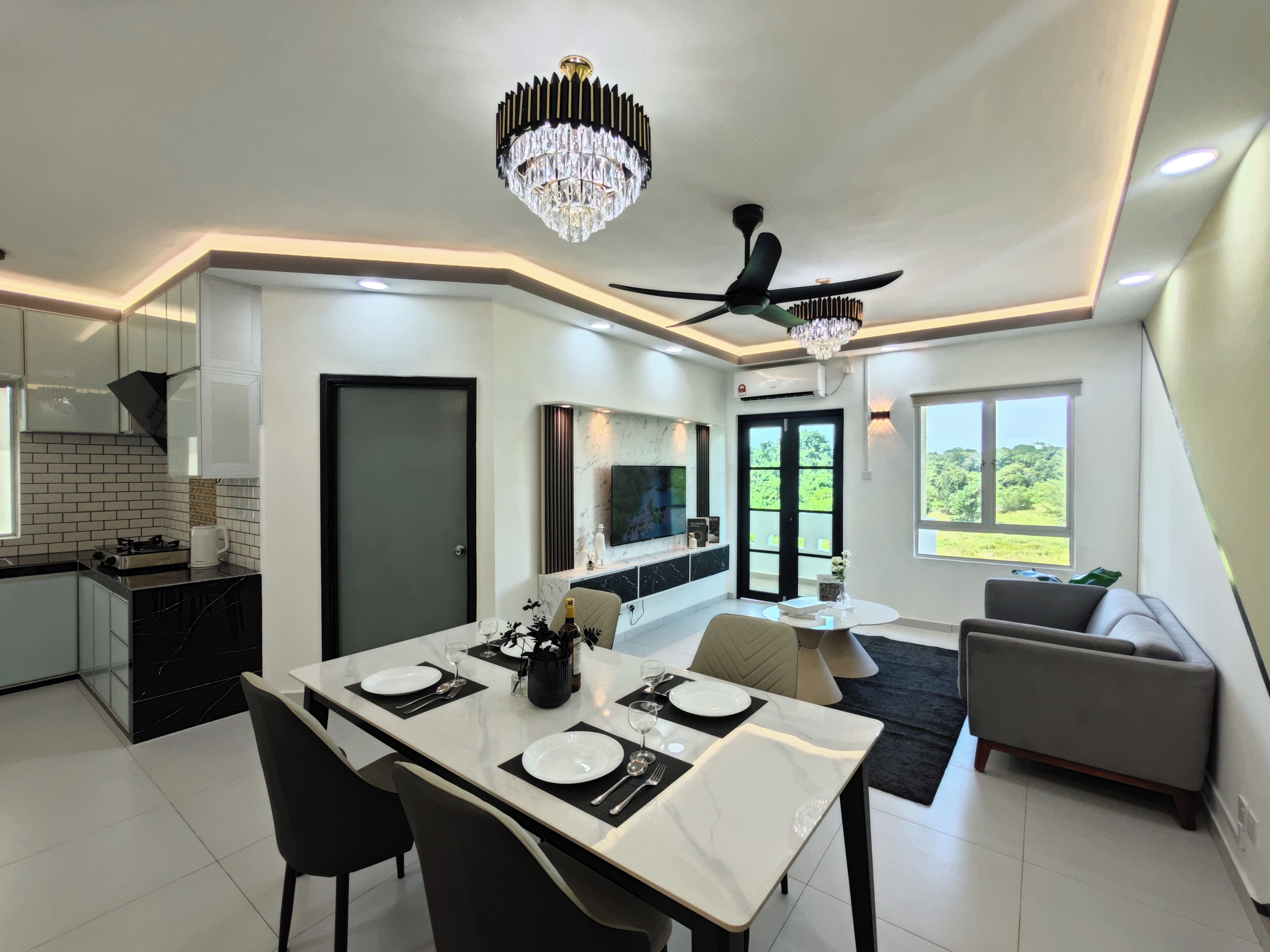 Căn hộ, ban công, quang cảnh thành phố | Khu phòng khách | TV 