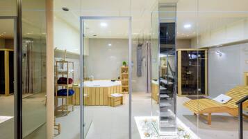 Apartment, 1 Schlafzimmer, barrierefrei, Raucher | Badezimmer | Hausschuhe, Toilettenpapier