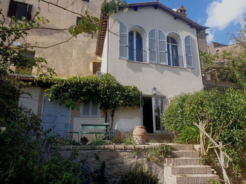 Charming cottage in hilltop town with garden and stunning views
