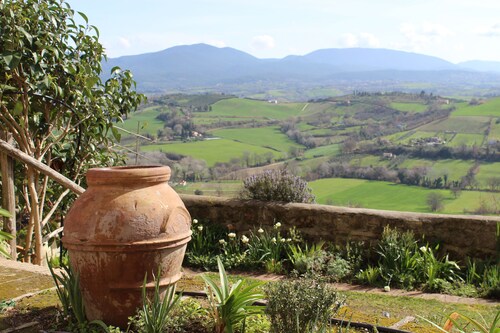 Charming cottage in hilltop town with garden and stunning views