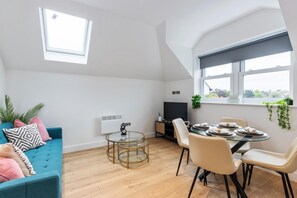 Living area - Flat 5 Saarb Apartments  (Leatherhead)