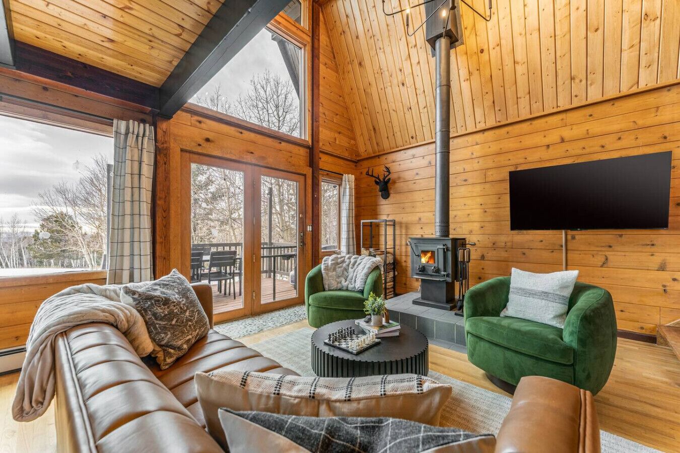 Televisión, chimenea, videojuegos y tenis de mesa 