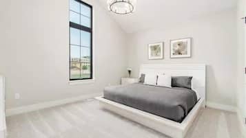 3 chambres, bureau, fer et planche à repasser, lit parapluie