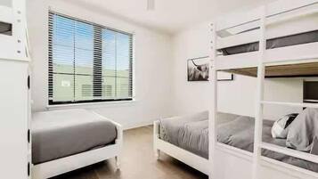 3 Schlafzimmer, Zimmersafe, Schreibtisch, Bügeleisen/Bügelbrett